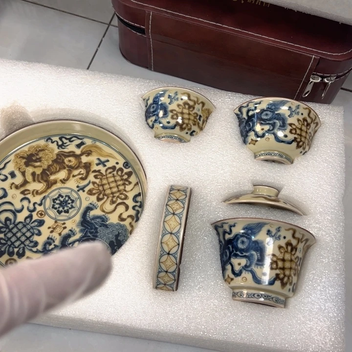 瓷片釉里金狮子五件套微瑕