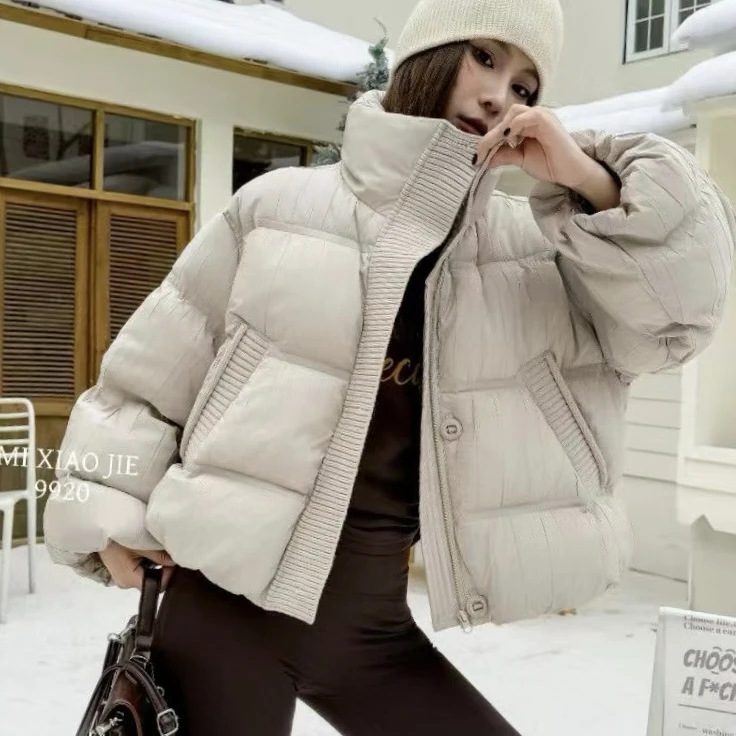 短款单排扣斜襟休闲风立领简约保暖宽松时尚（衣长55）