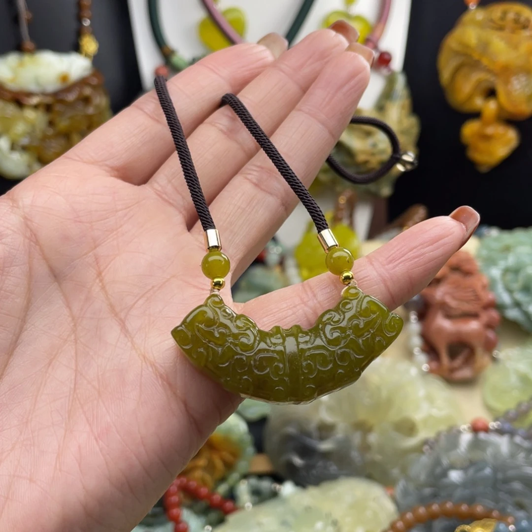 未镶嵌蛇纹石玉颈饰