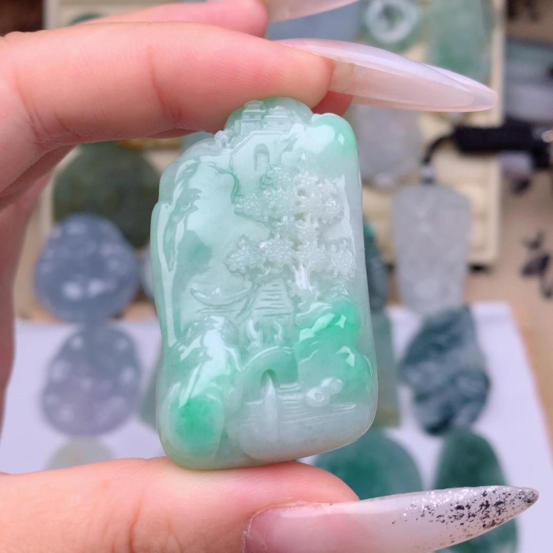 翡翠未镶嵌颈饰山水