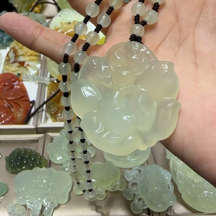 蛇纹石玉吊坠未镶嵌