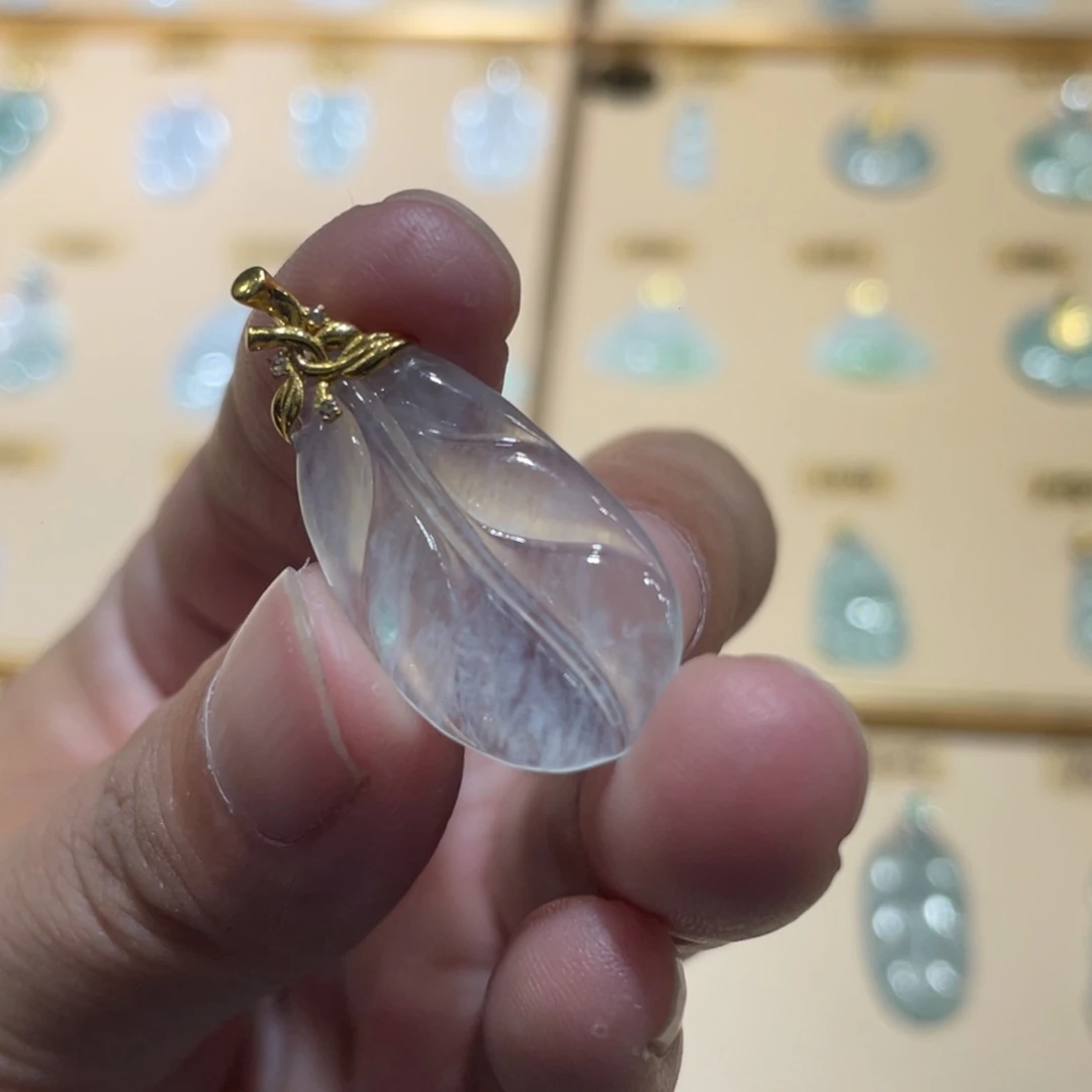 颈饰18K金镶嵌翡翠叶子