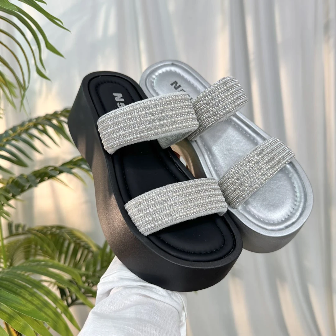 【小孜】019新款拖鞋女水钻夏季厚底轻便日常踩屎感爆款一字凉拖休