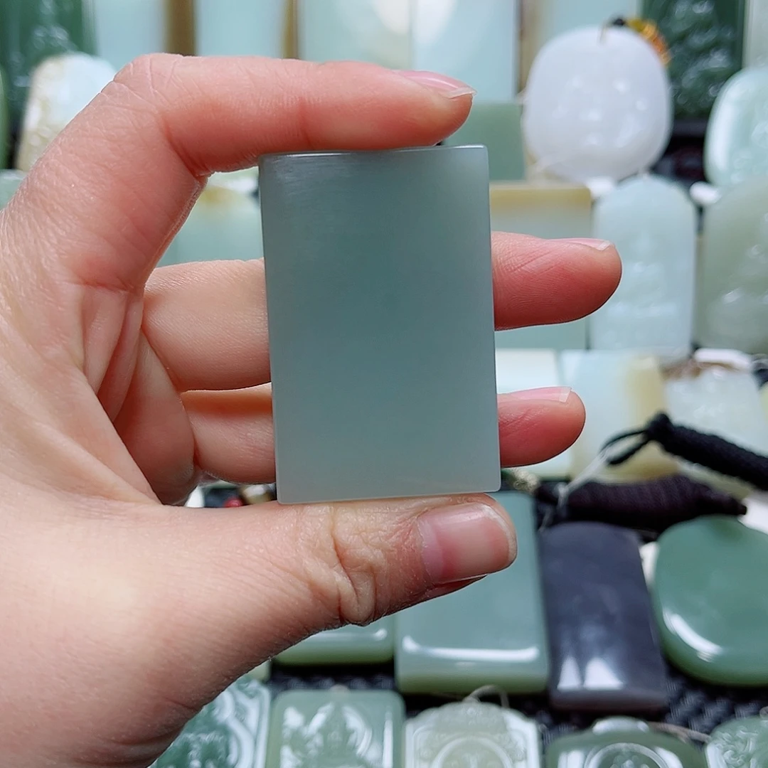 率***为和田玉未镶嵌颈饰