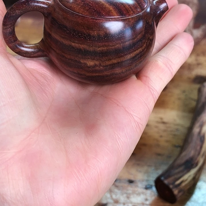 黄花梨/降香黄檀把件笑***。海南黄花梨壶成品直邮