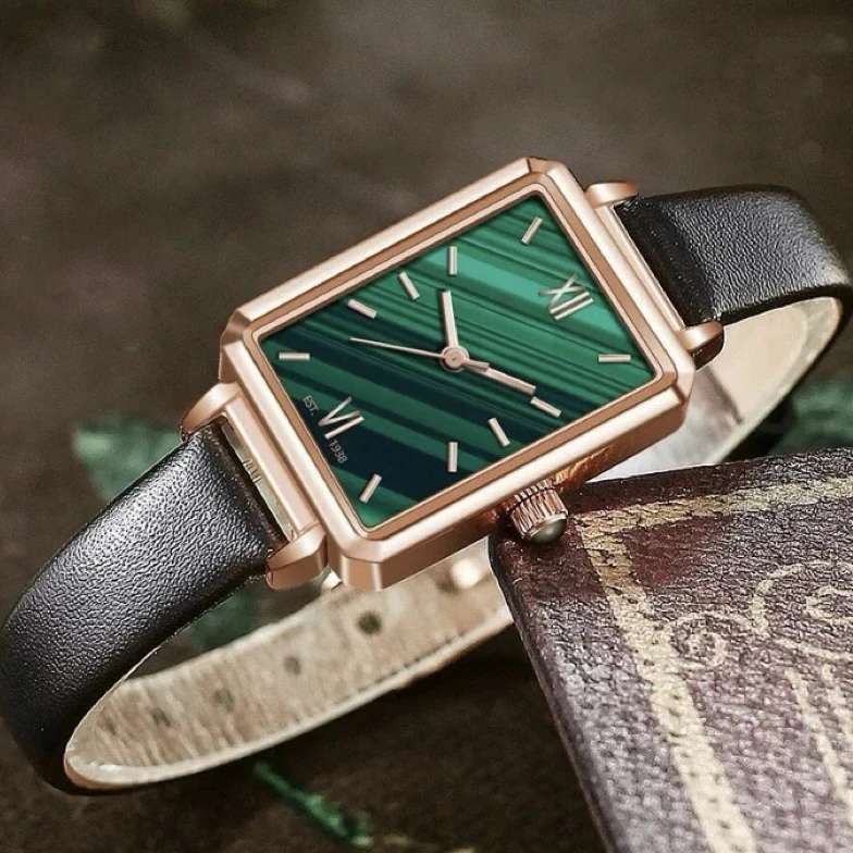 专柜直发祖母绿女士小众轻奢百搭潮流时尚简约精致腕表a813