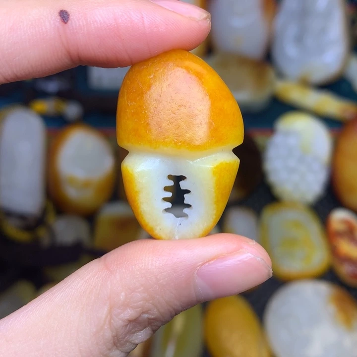 和田玉（糖玉）未镶嵌颈饰