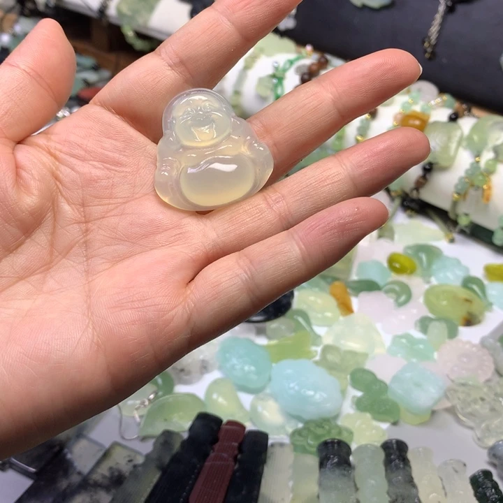 蛇纹石玉未镶嵌颈饰