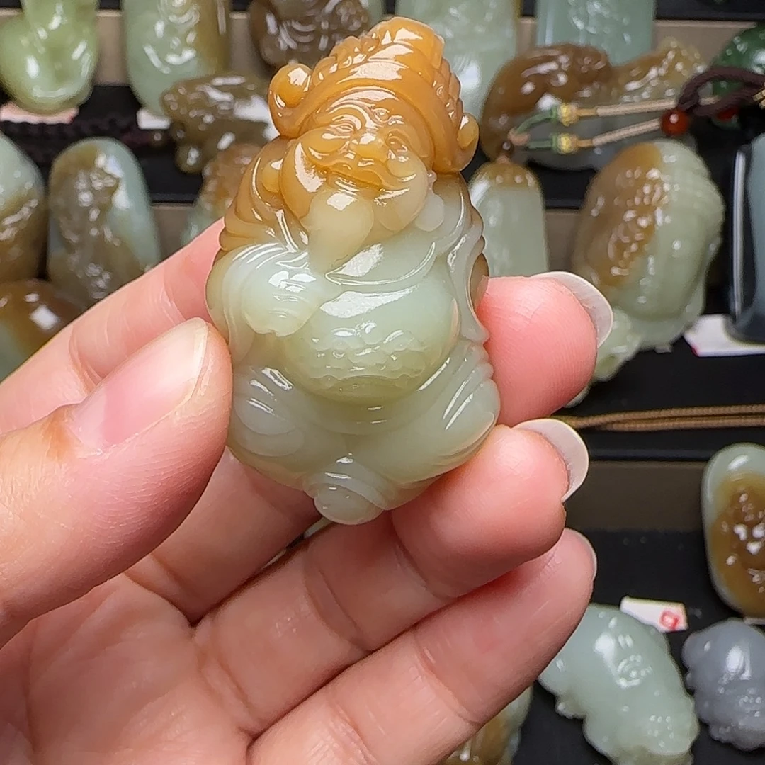 战***族和田玉未镶嵌颈饰