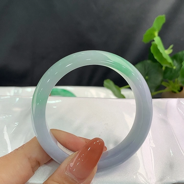 翡翠手镯未镶嵌正53