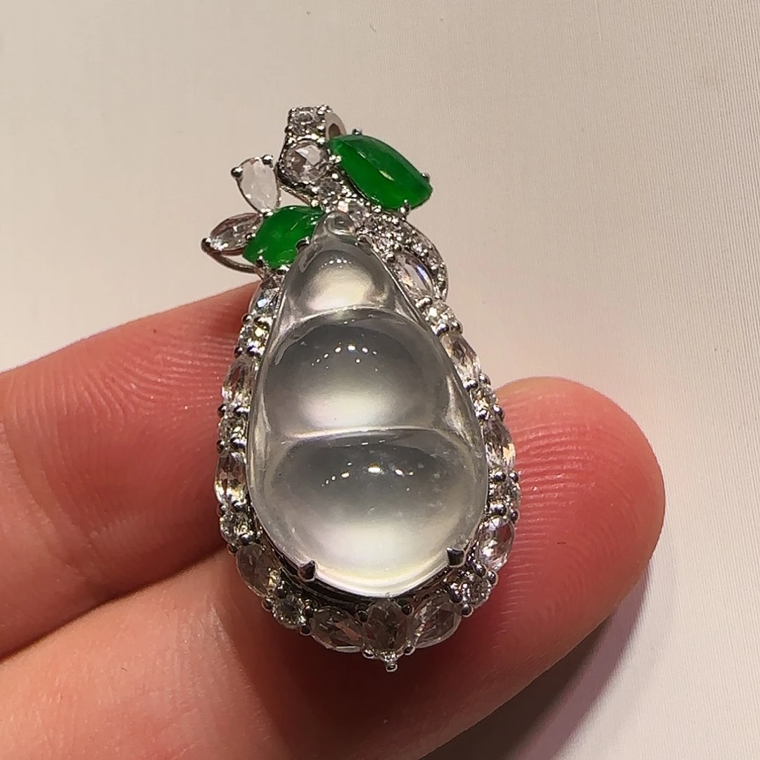 翡翠18K金镶嵌颈饰吊坠