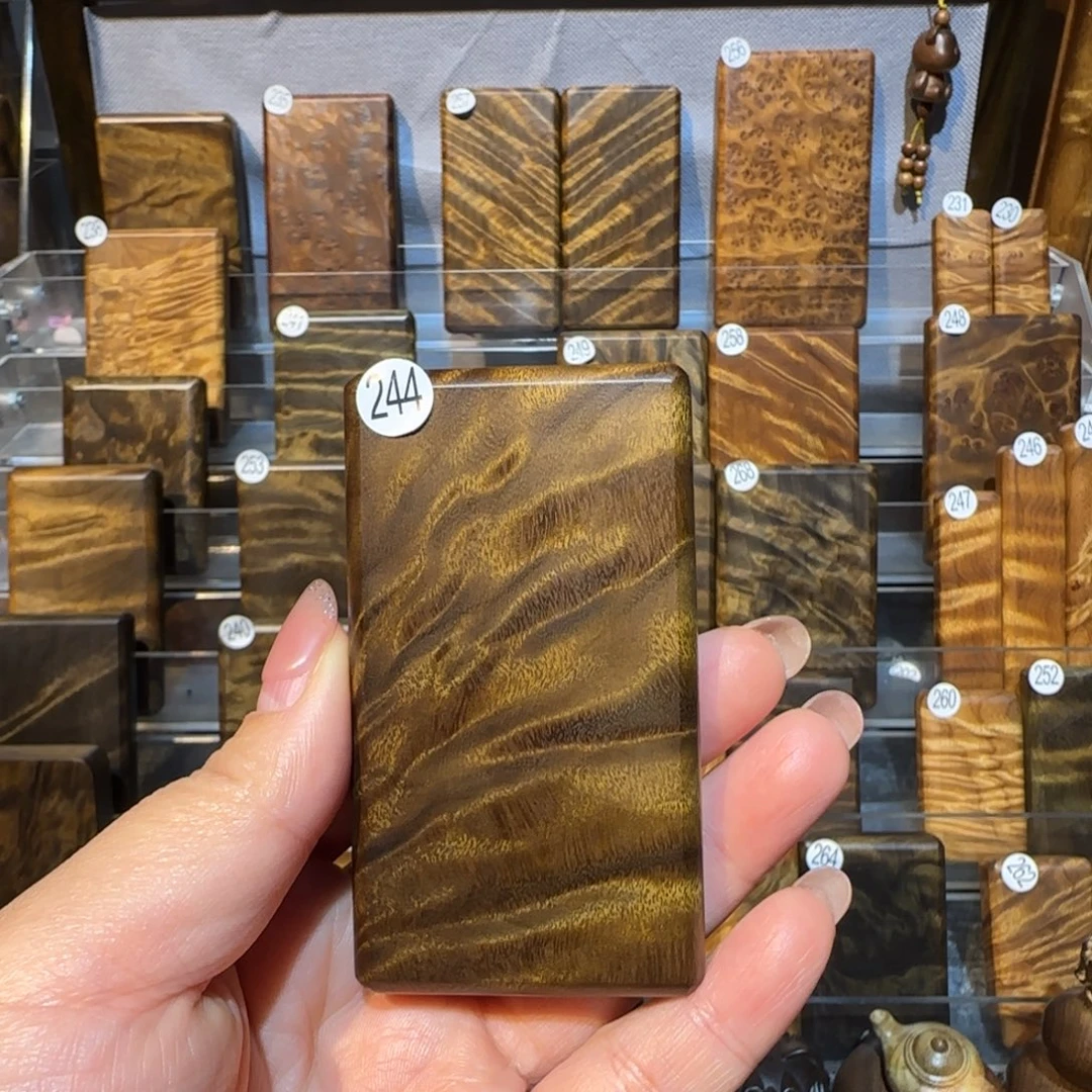 自***渡把件楠木（金丝楠）金丝楠木小叶桢楠