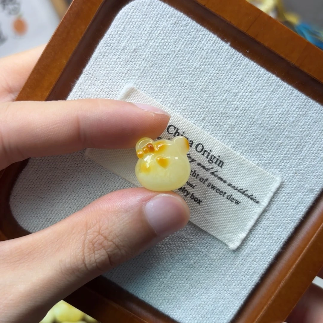 未镶嵌琥珀裸石熊头