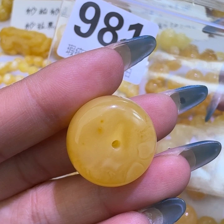 抖***抖裸石琥珀未镶嵌21.4×13.1微微瑕