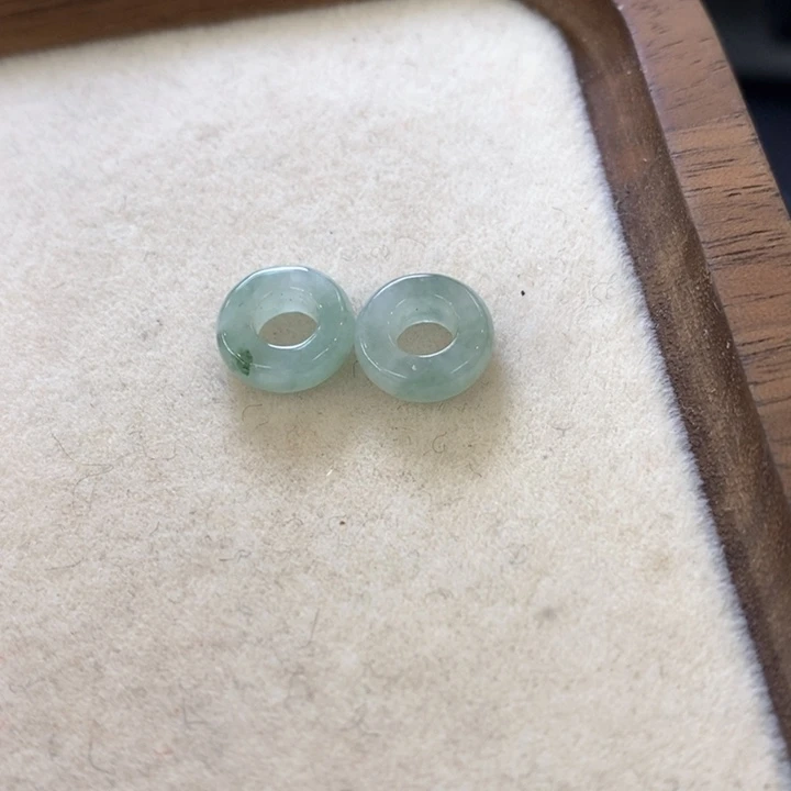 翡翠挂件未镶嵌天****?