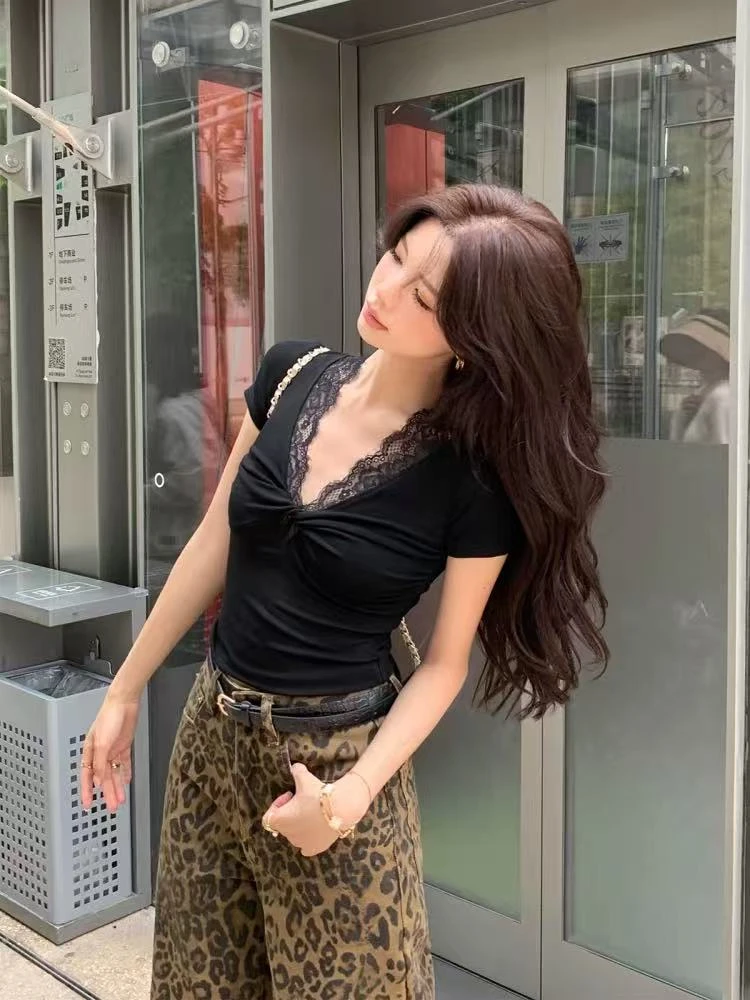 A14-3黑色“蕾丝V领”短袖