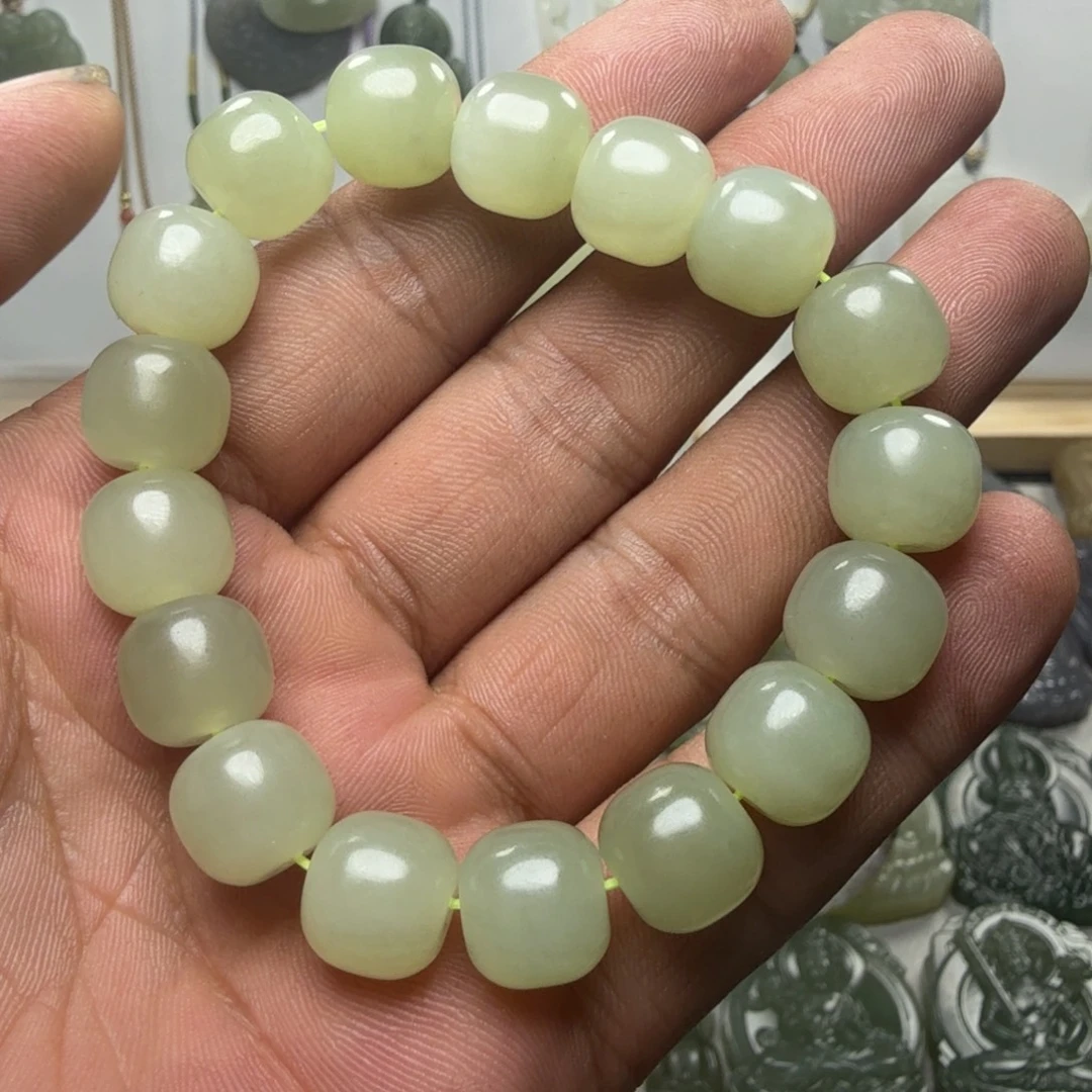 平***路和田玉未镶嵌手串