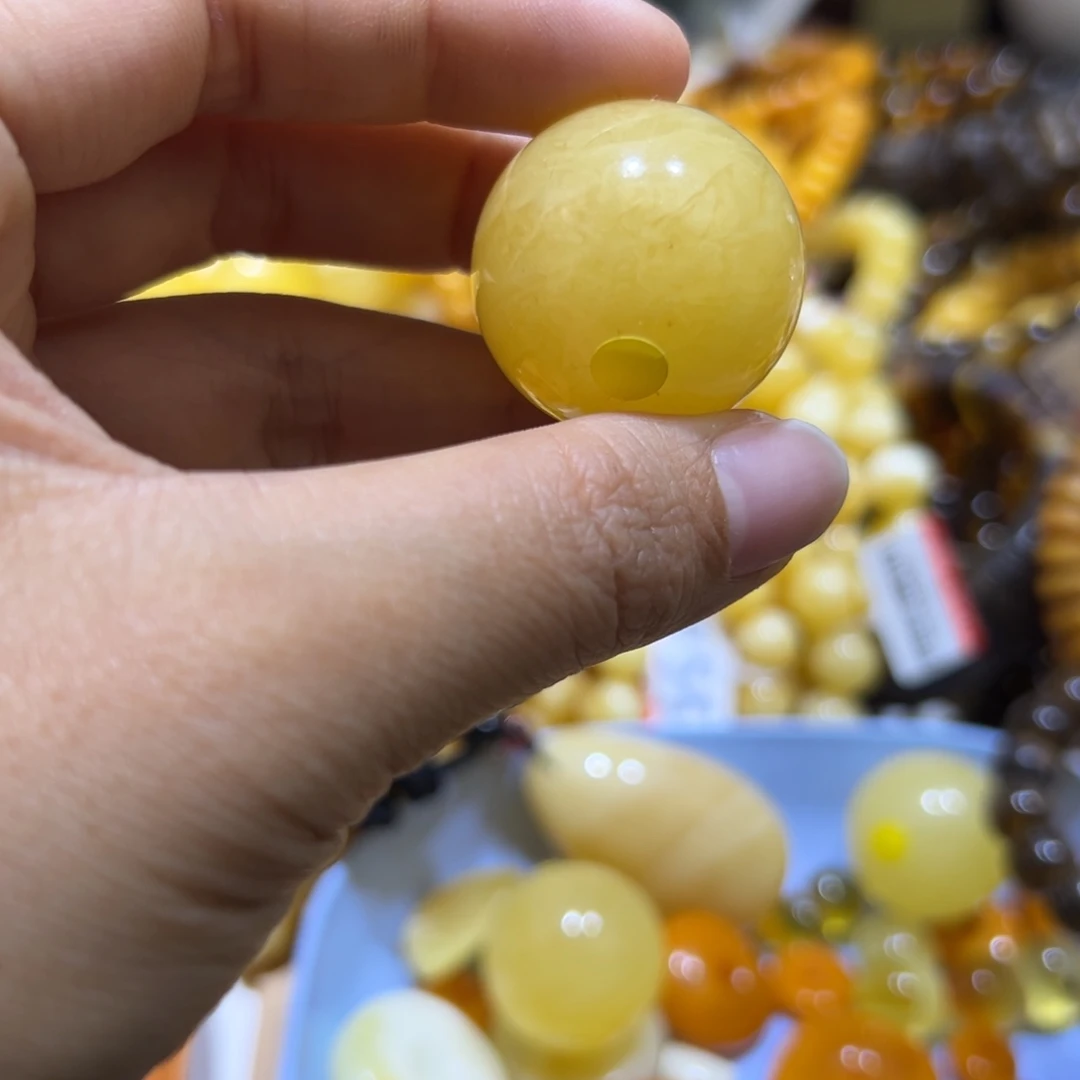 琥珀珠宝奇石未镶嵌