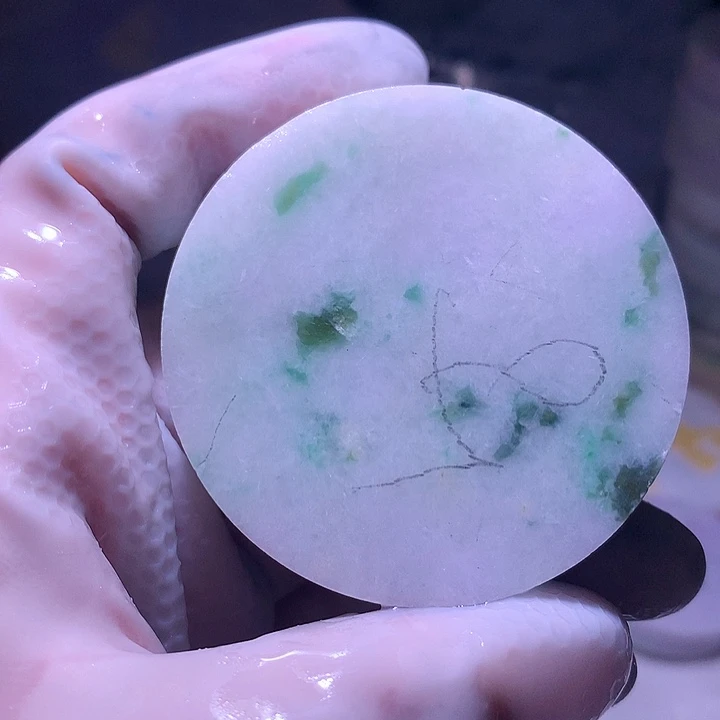 翡翠未镶嵌颈饰边角料