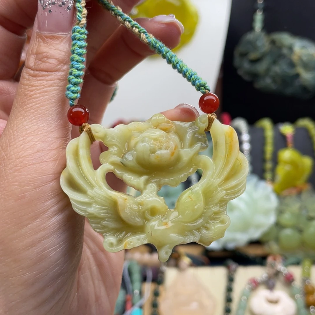 蛇纹石玉未镶嵌颈饰