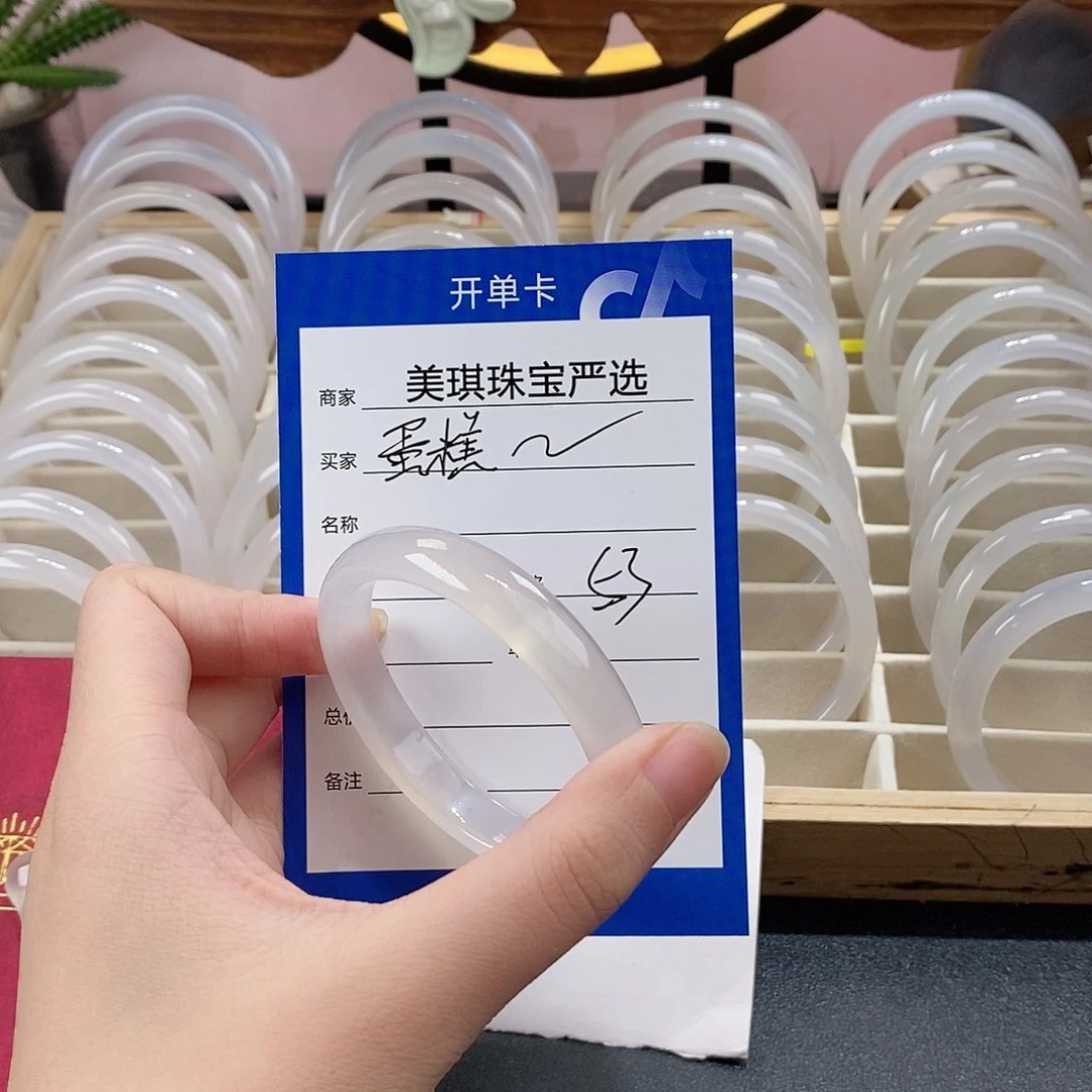 手镯玛瑙/玉髓未镶嵌
