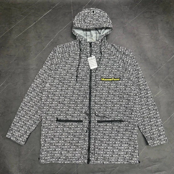 全新未使用 MONCLER 2码 蒙口藤原浩联名 满印LOGO冲锋衣外套