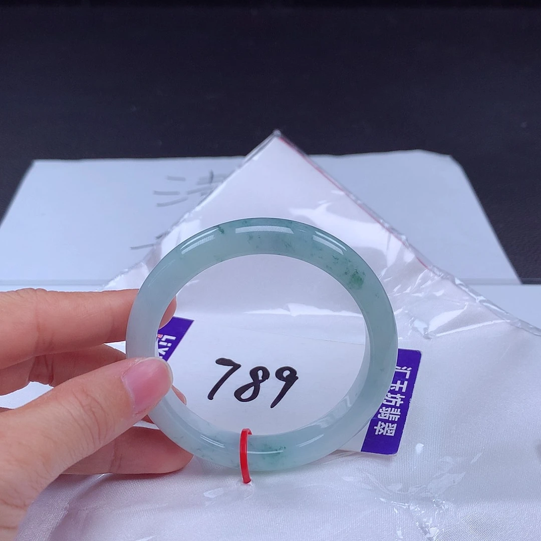 翡翠手镯未镶嵌手镯11000323