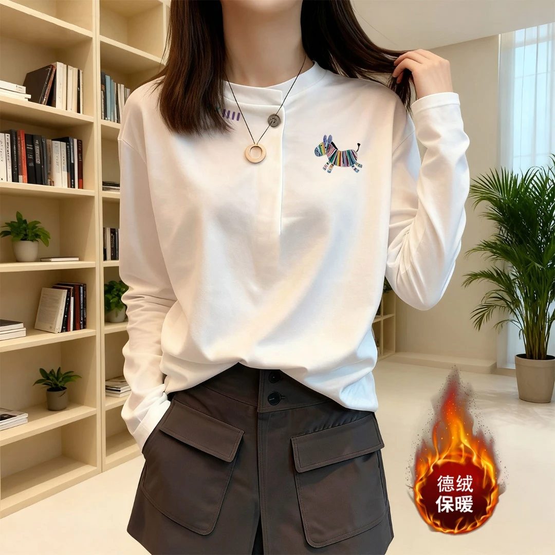 秋冬季爆款时尚宽松小众正肩休闲上衣洋气白色加绒纽扣长袖T恤女