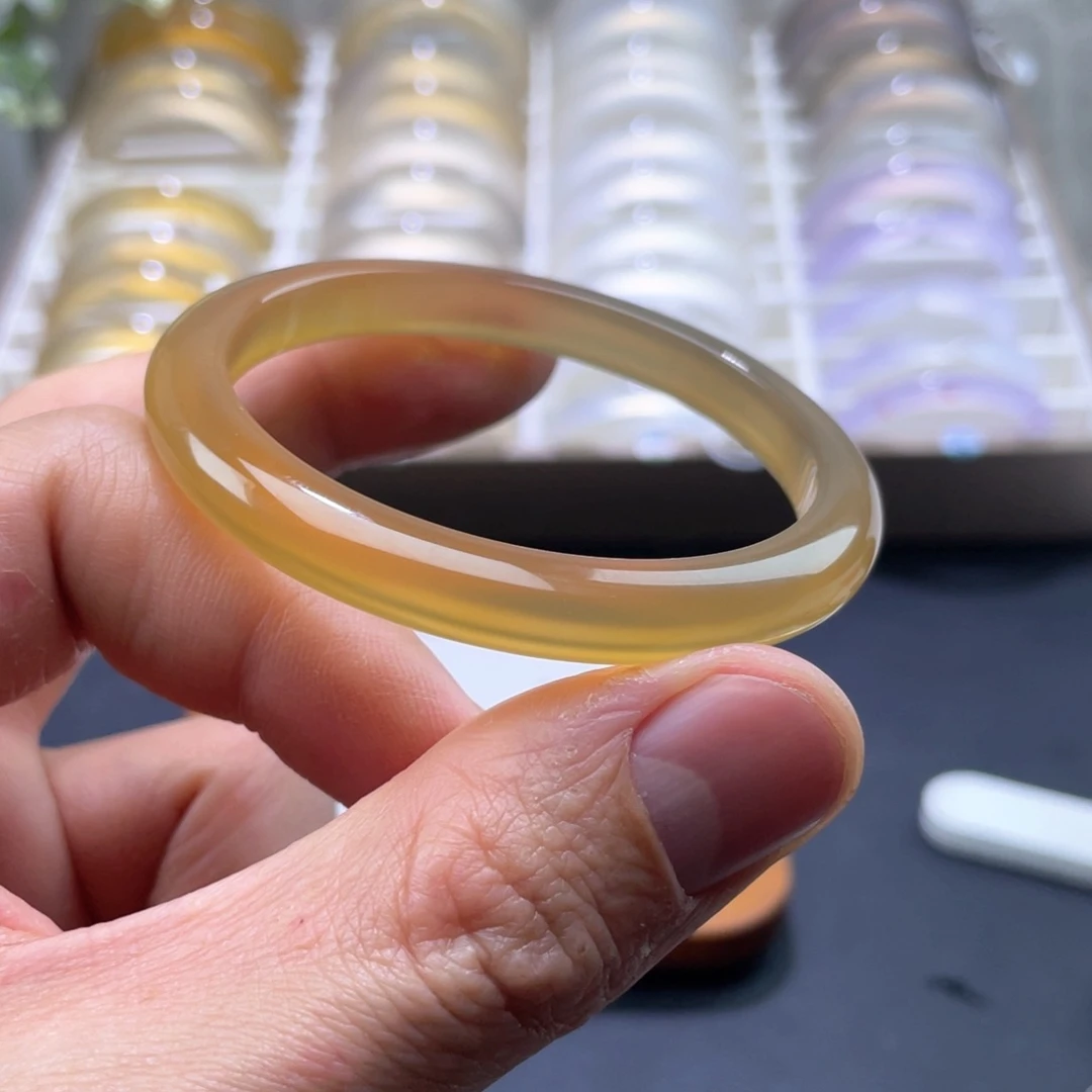 玛瑙/玉髓手镯未镶嵌I***a56.4*8.1*7