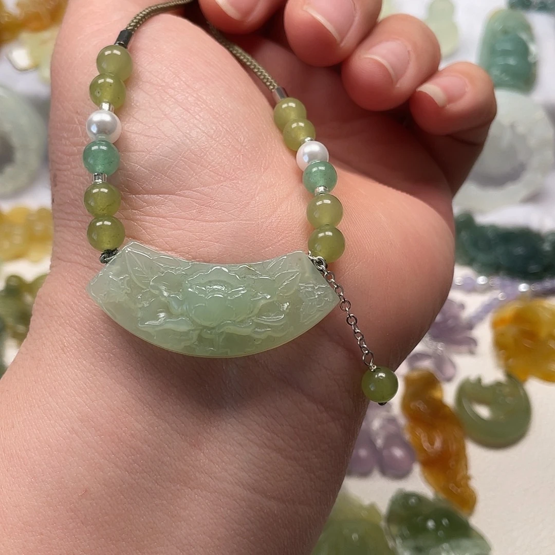 蛇纹石玉未镶嵌颈饰