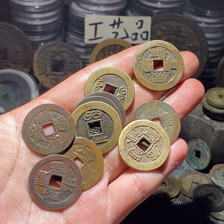 龙***卫铜现代工艺品仿制品2套