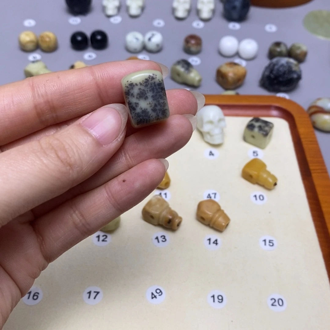 蛇纹石玉配饰合金水**5