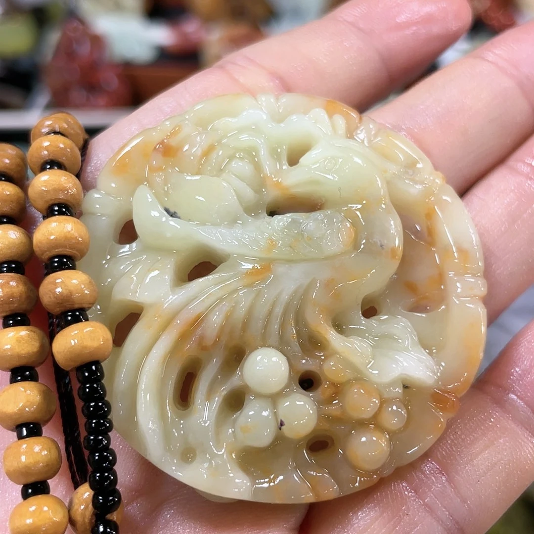 蛇纹石玉颈饰合金