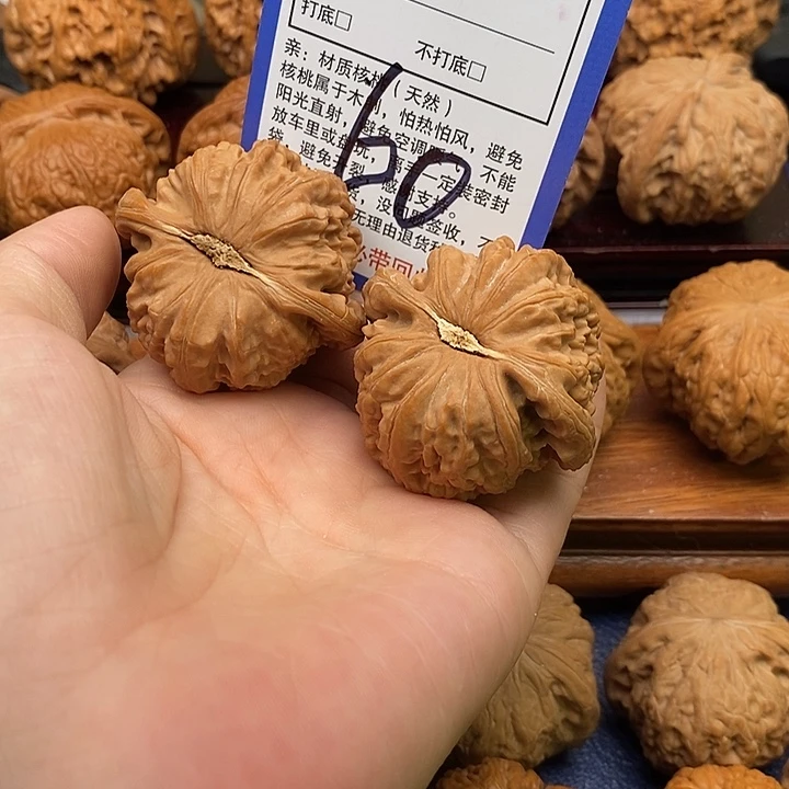 吊坠桃核白狮子头43