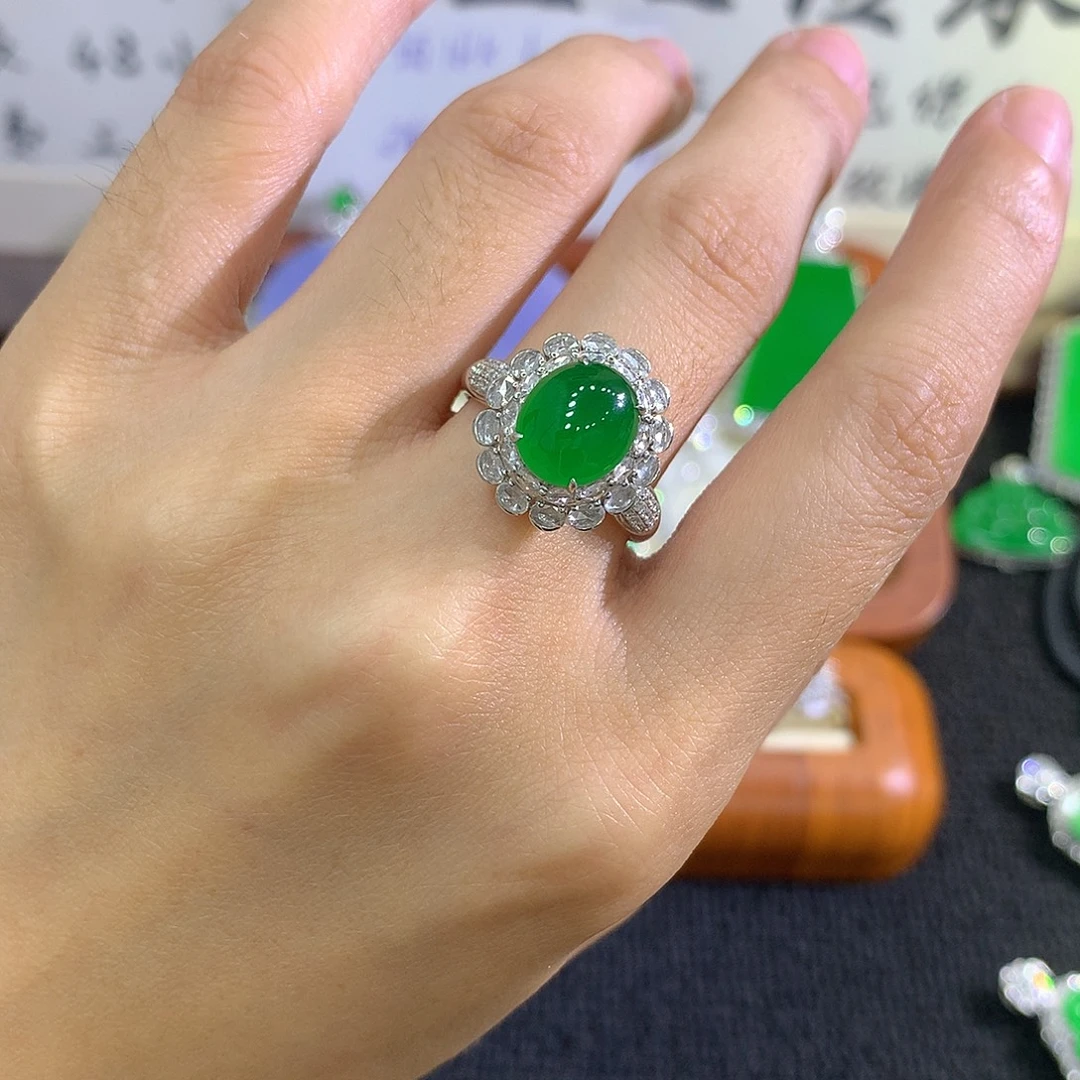 翡翠18K金镶嵌戒指蛋面