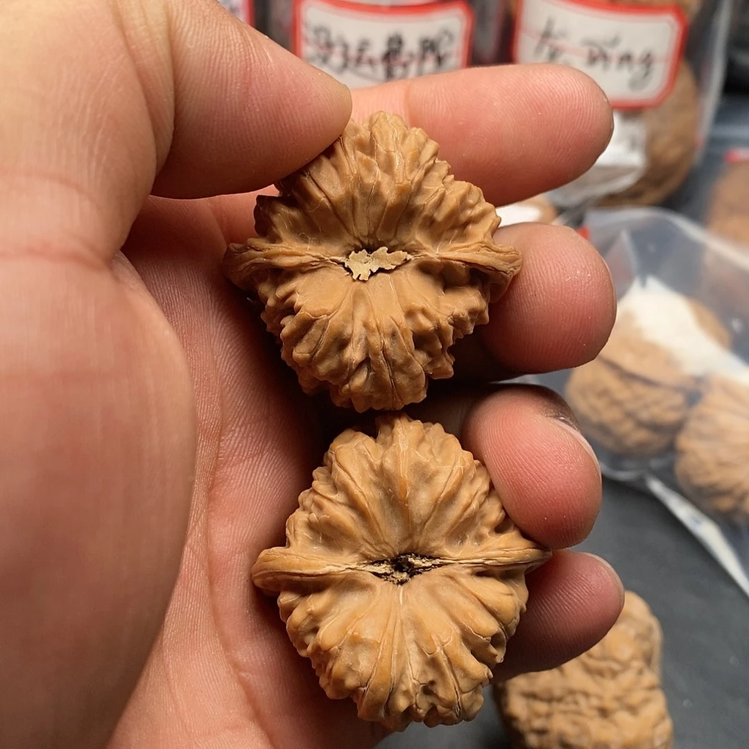 文玩核桃把件凹底