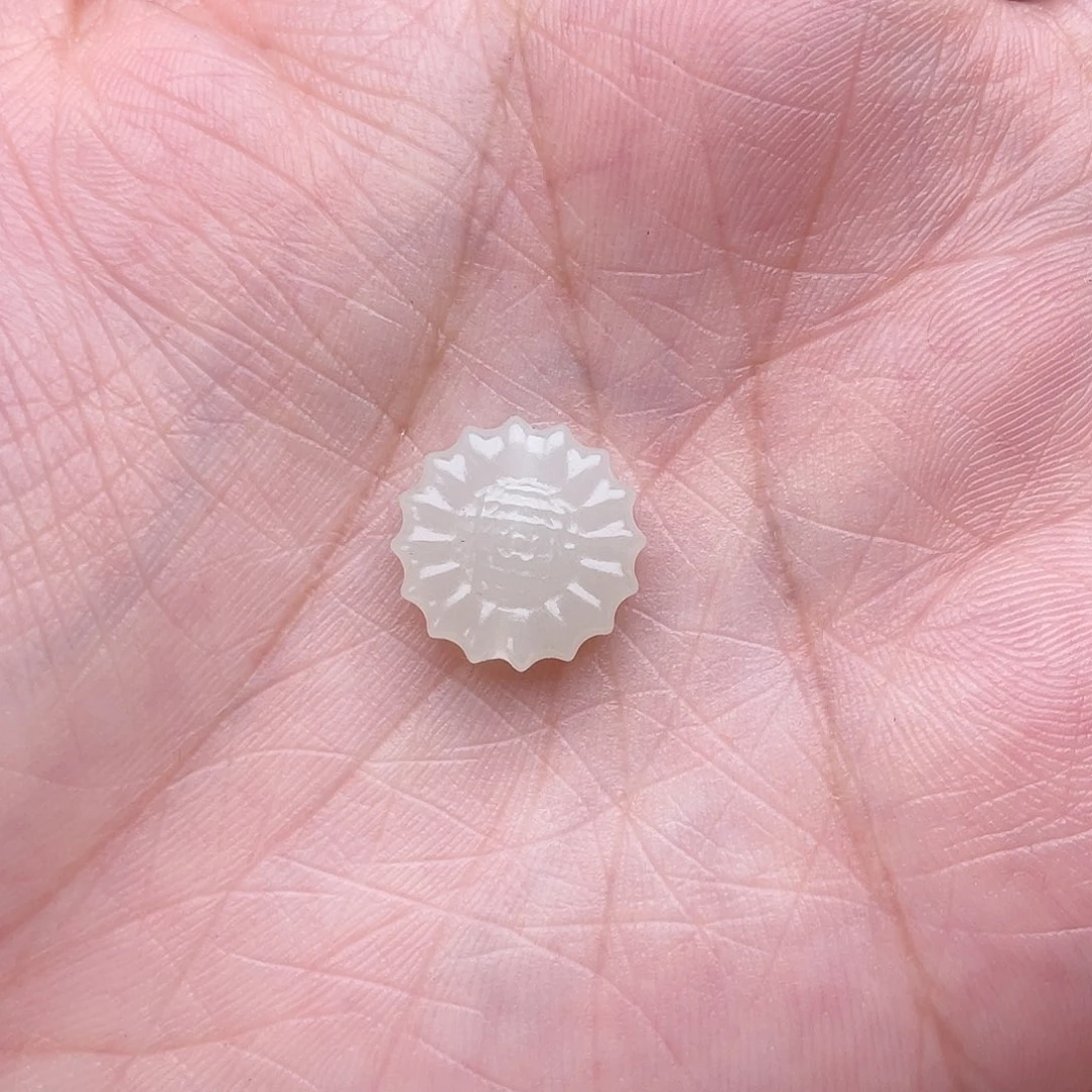 和田玉未镶嵌颈饰心**琛太阳花小配饰