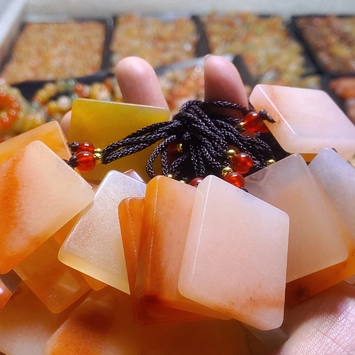 新疆金丝玉吊坠项链