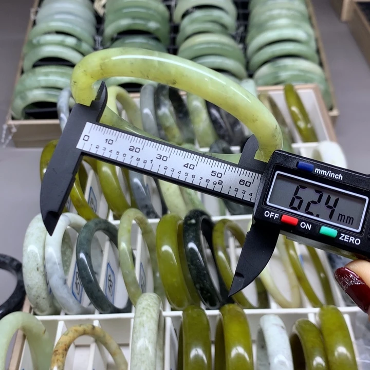 未镶嵌蛇纹石玉手镯49