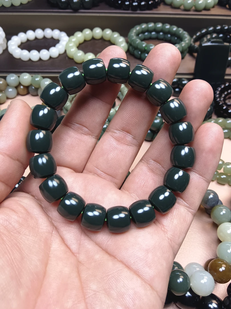 新疆纯天然和田玉青玉13特细极限狐