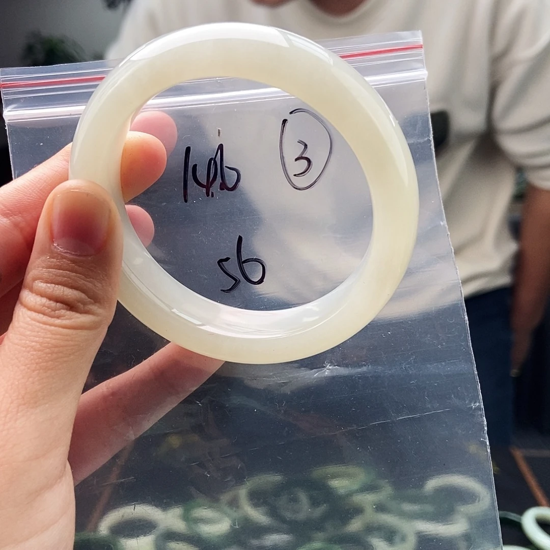 和田玉未镶嵌手镯拍一发一