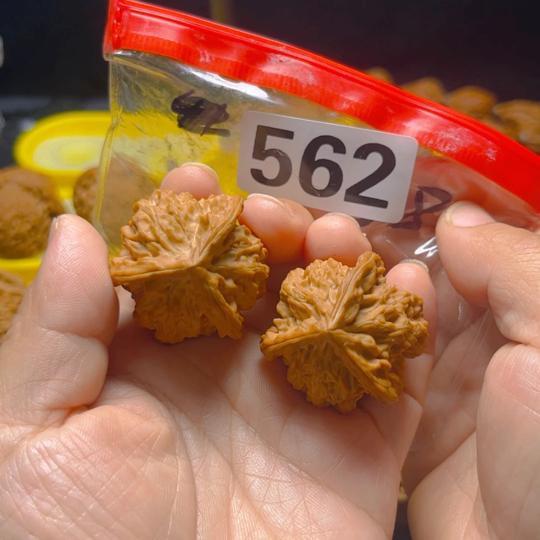文玩核桃吊坠盘山三棱