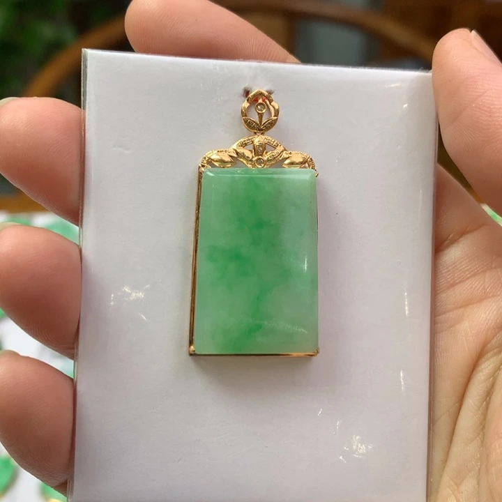 翡翠颈饰18K金镶嵌翡翠翡翠吊坠