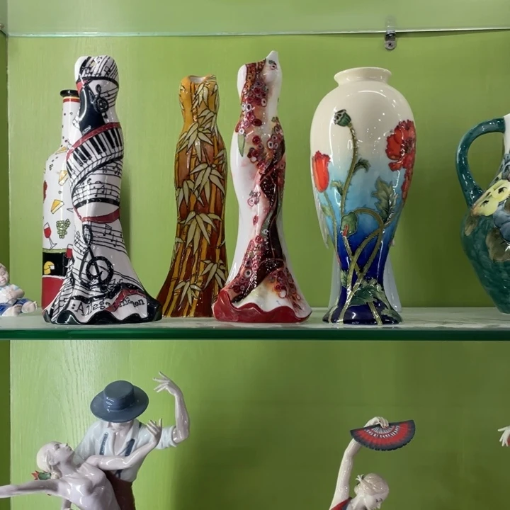 陶馨****）3个旗袍一个美人瓶都要打底款