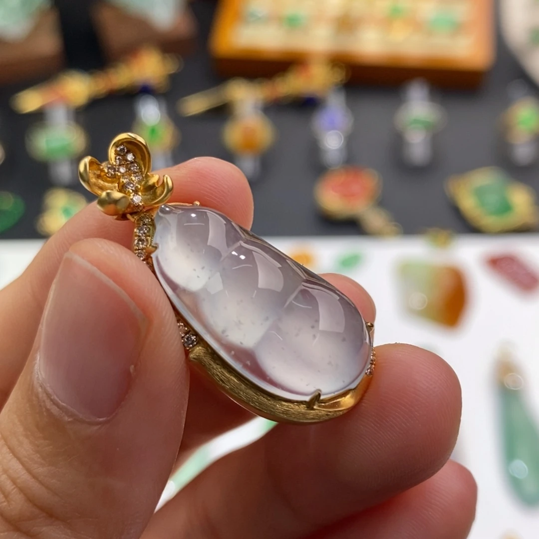 翡翠颈饰18K金镶嵌福豆