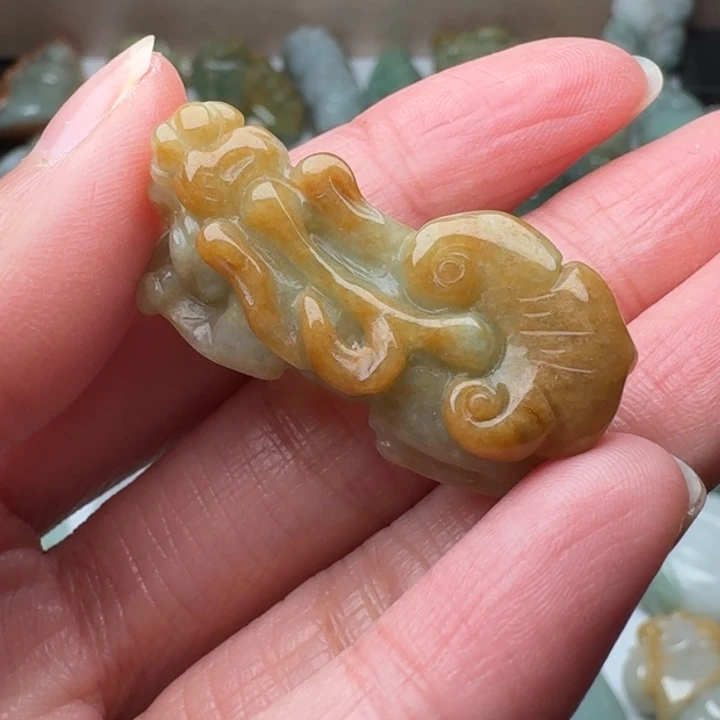 翡翠未镶嵌颈饰貔貅