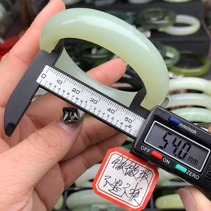 蛇纹石玉手镯未镶嵌631