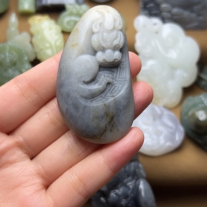 星***烂未镶嵌和田玉挂件
