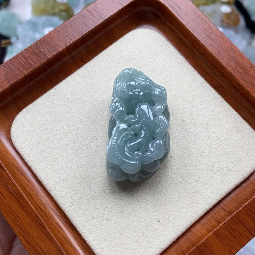 翡翠未镶嵌颈饰如意貔貅