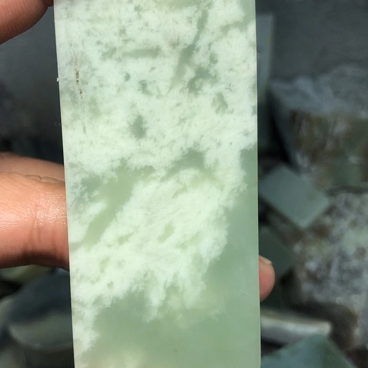 石英质玉颈饰合金